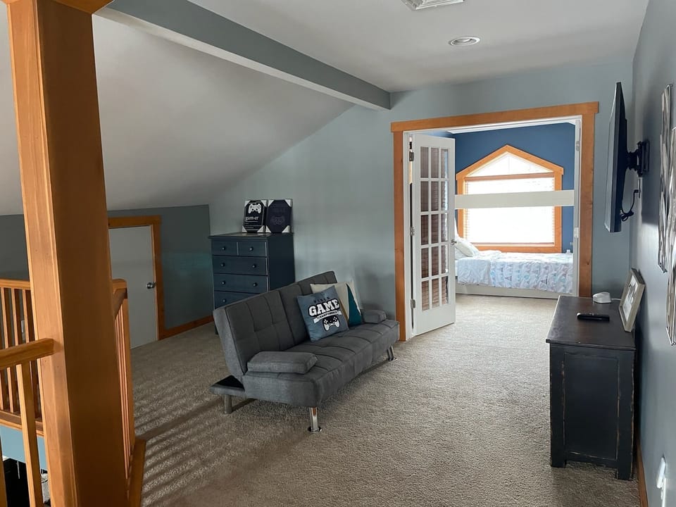 Second floor bonus area - TV for video games or movies