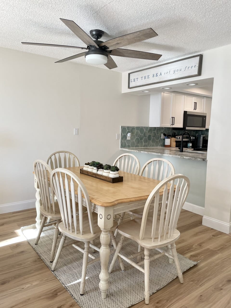 Dining area with 6 chairs