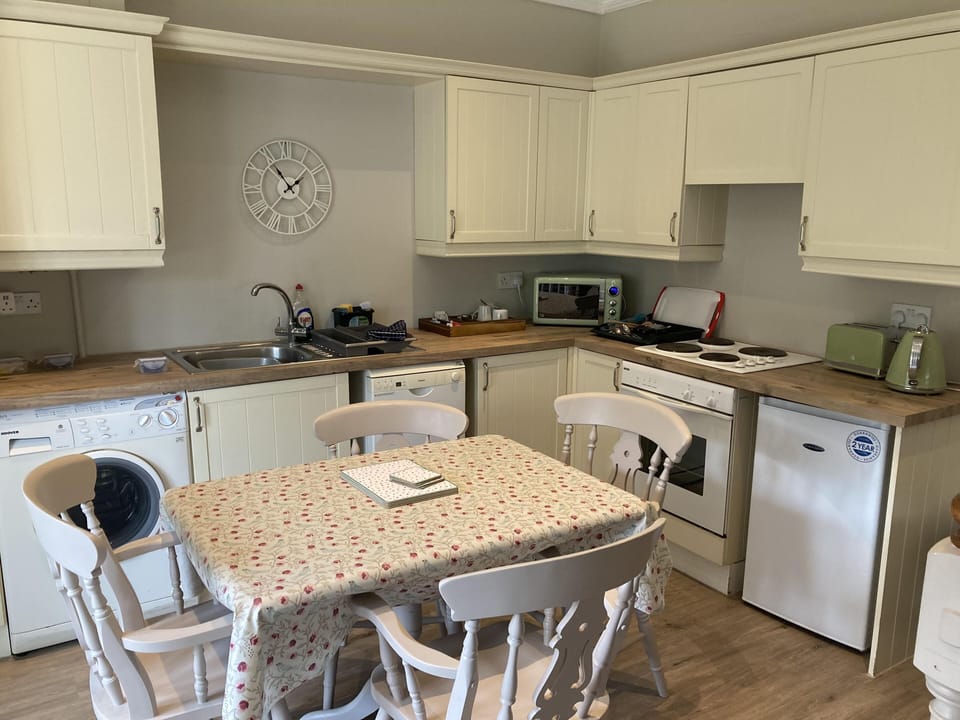Pinewood 1or2 Suite kitchen