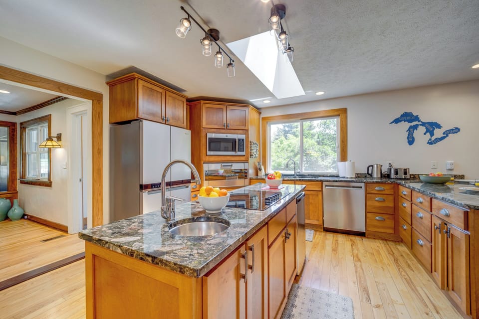 Kitchen | Paper Towels/Trash Bags Provided | Fully Functional Island