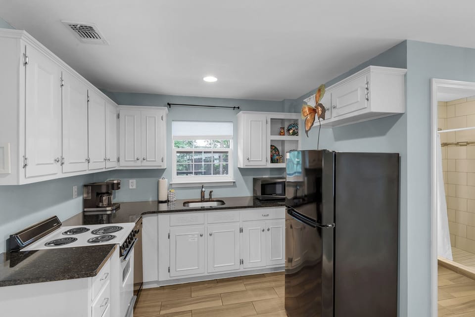 30A Blue Lake Cottage - 1st Floor Studios Kitchen
