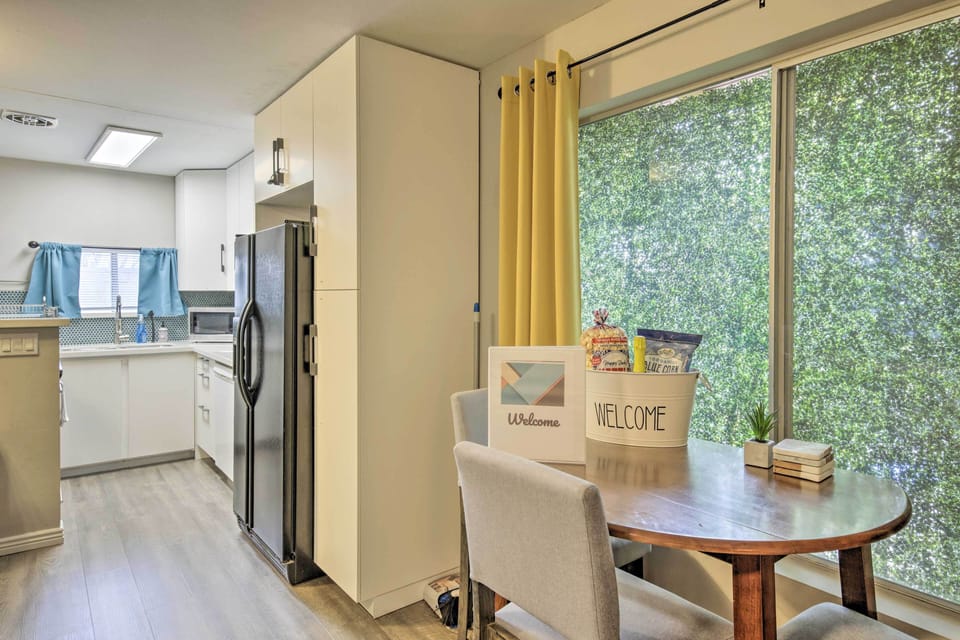 Dining Area | Dining Table | Dishware/Flatware