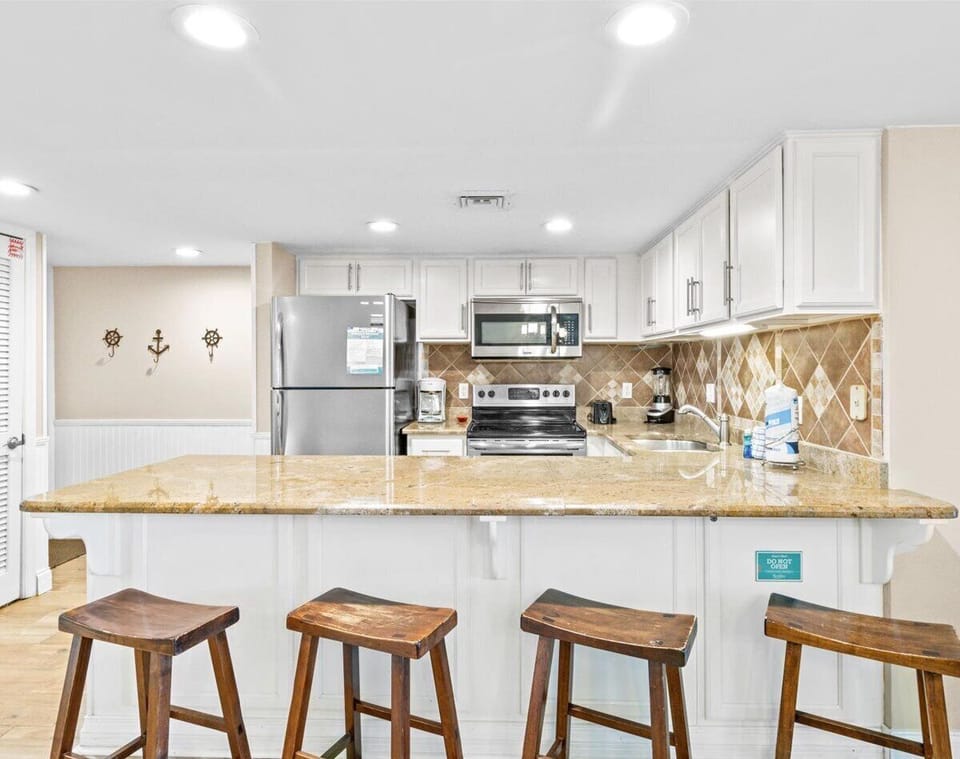 HSRC 610 Kitchen Area/Breakfast Bar
