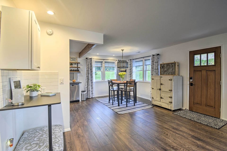 Dining Area | Dishware Provided