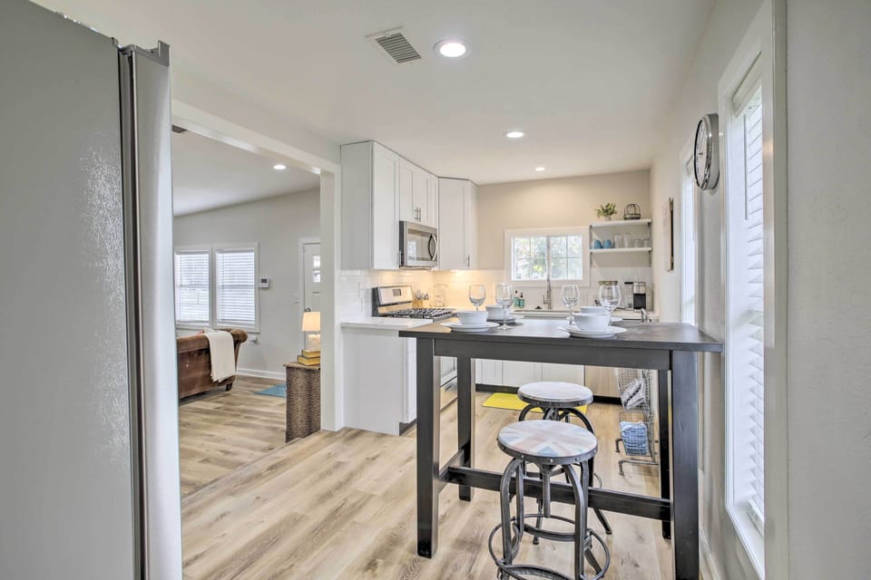 Dining Area | Kitchen