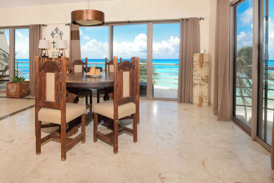 Savor every meal with good company and an unforgettable ocean view.