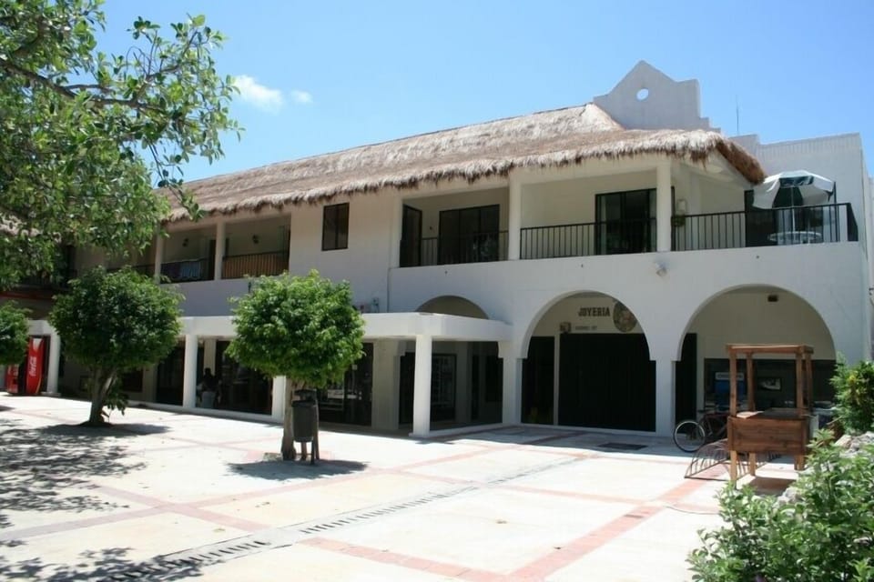 Plaza Marina courtyard
