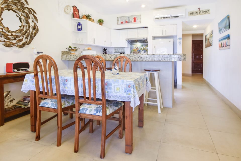 Dining space for 4
