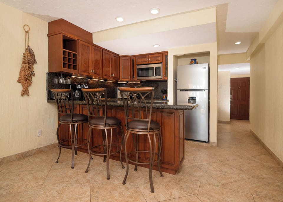 3 person eat in kitchen area