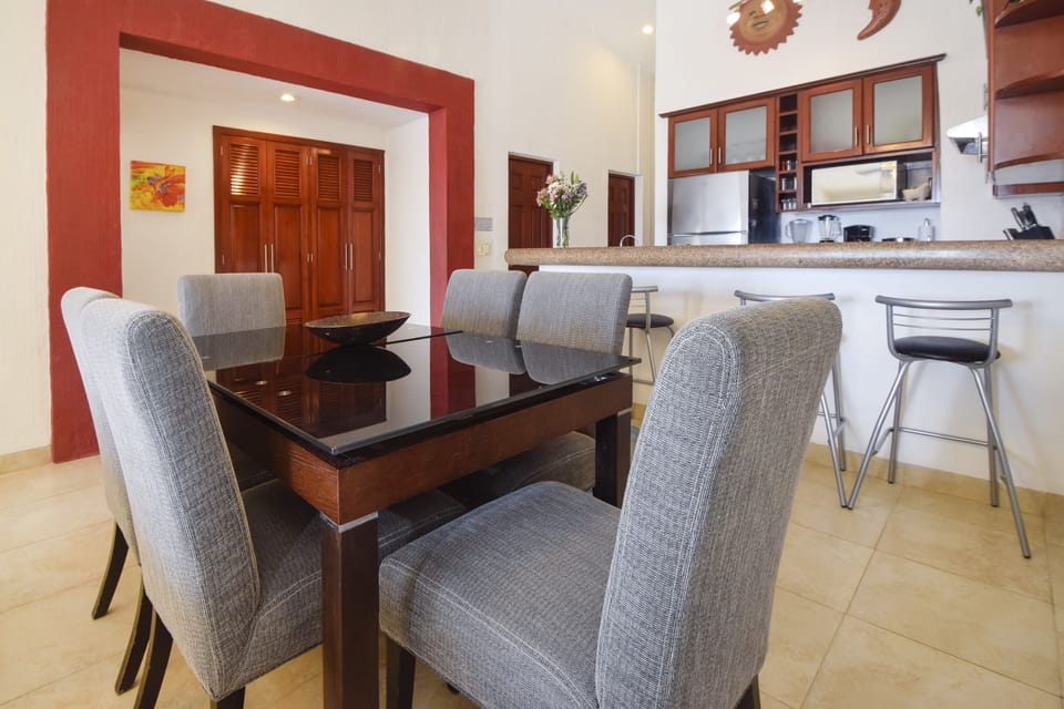 Dine in style with a beautiful view!