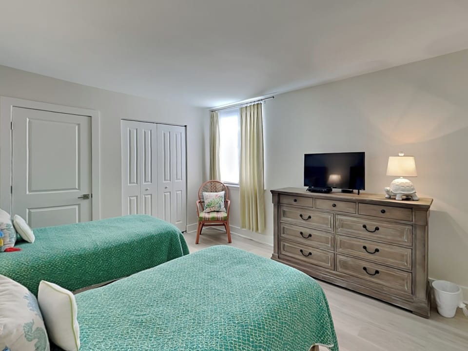 Third Bedroom - Two Twins