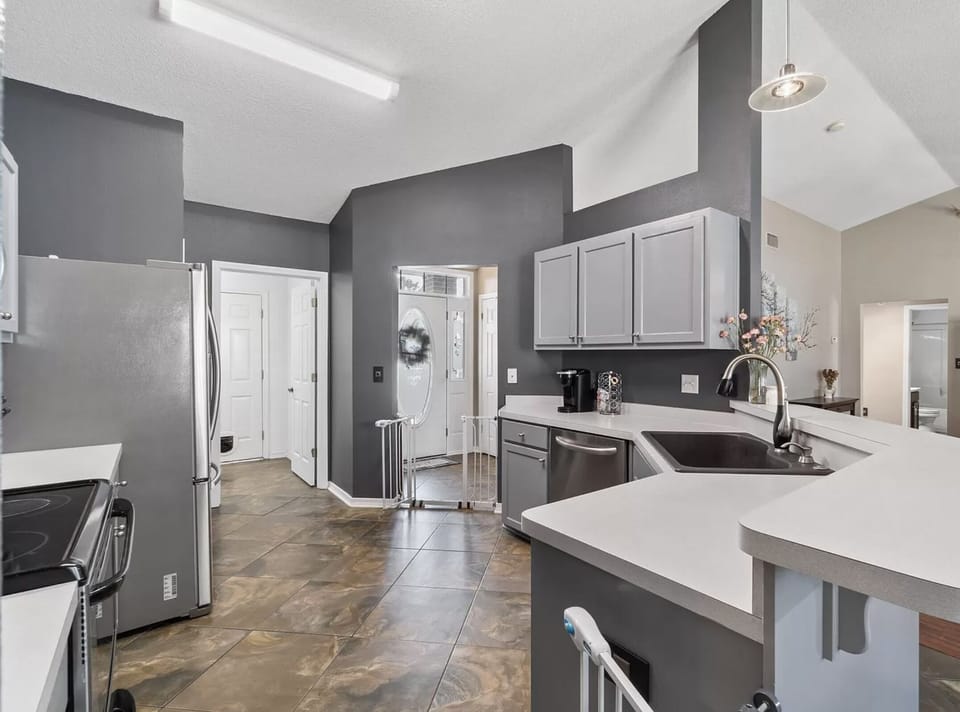 Bottom's Up.Fully Equipped Kitchen 