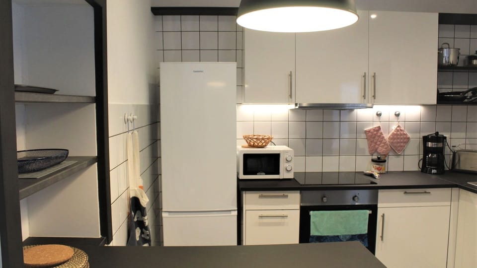 Kitchen with all the key amenities you need to prepare a homemade meal  #algarve #airbnb #sunny #portugal