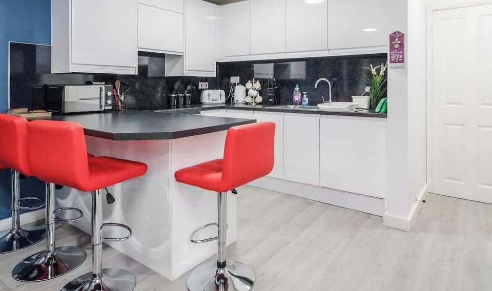 Dining & Kitchen at Jesswood Properties Short Lets & Serviced Accommodation