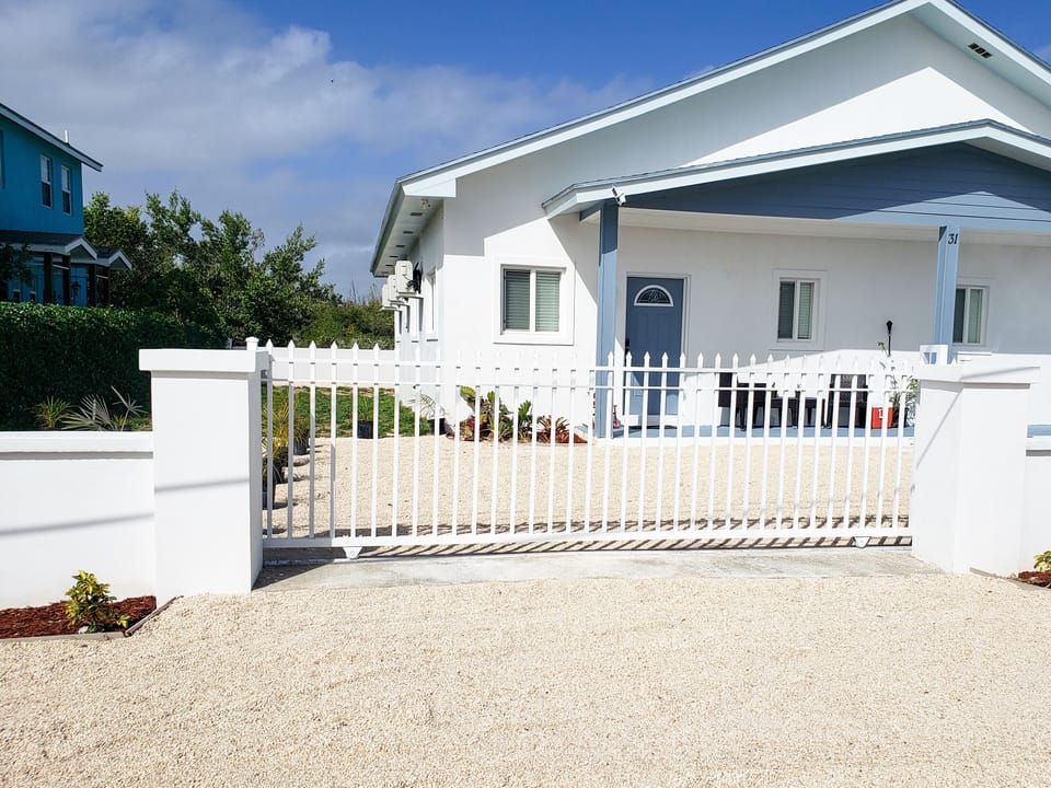 Private entrance to Sea La Vie