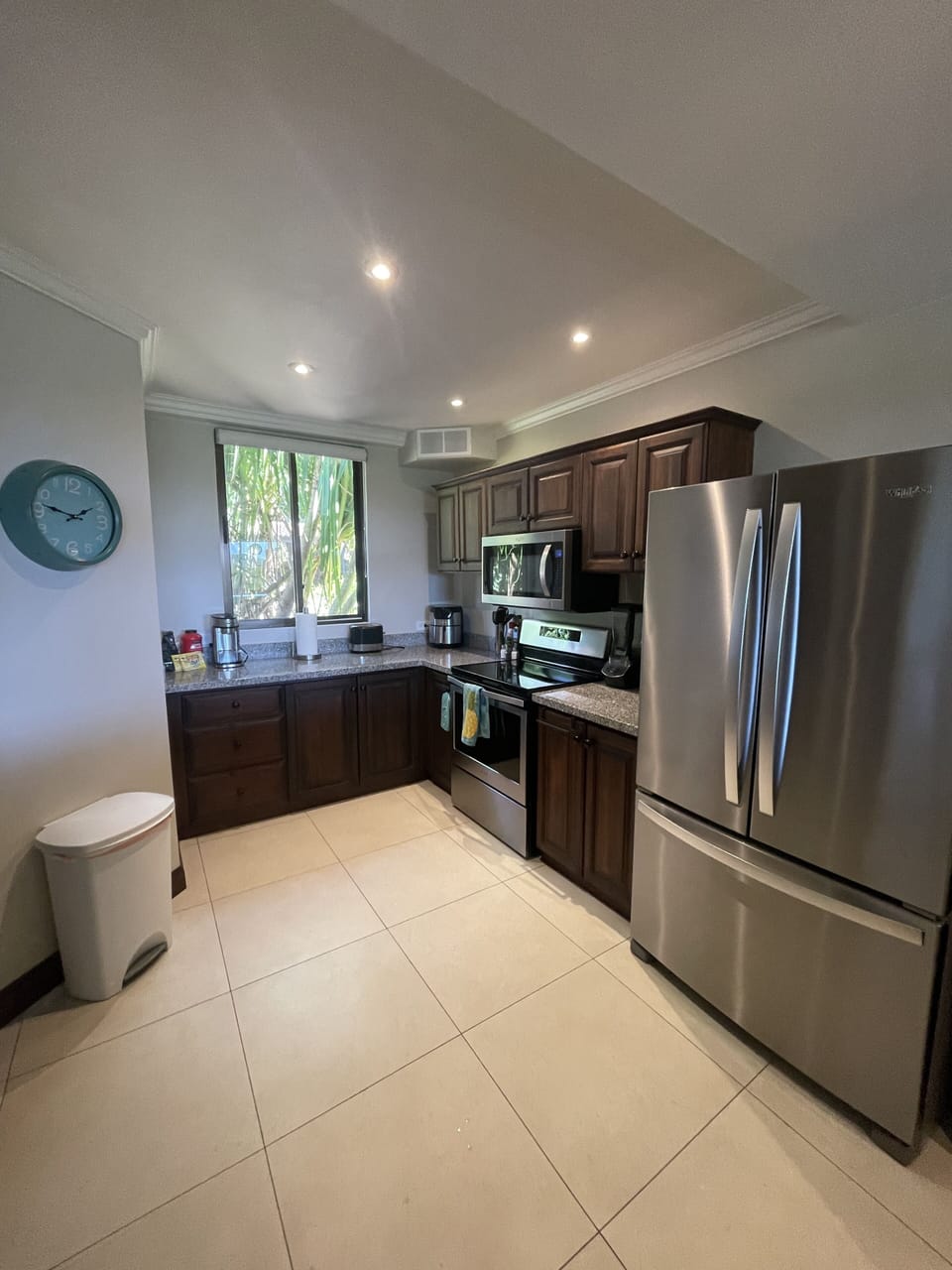 Spacious and fully equipped kitchen.