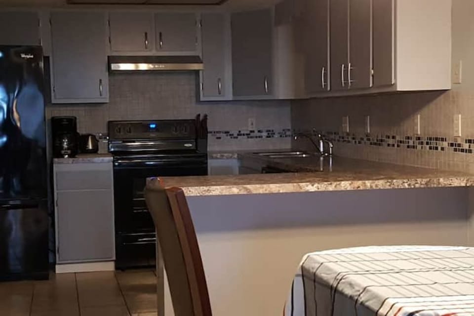 Kitchen: Fully stocked
