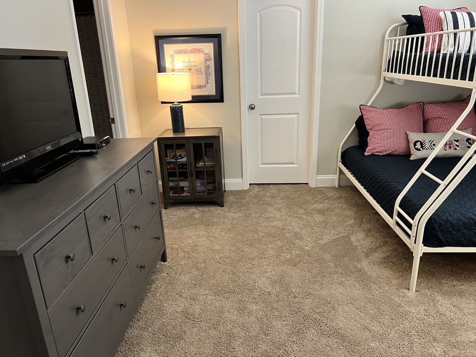 2nd level 'bunk' room