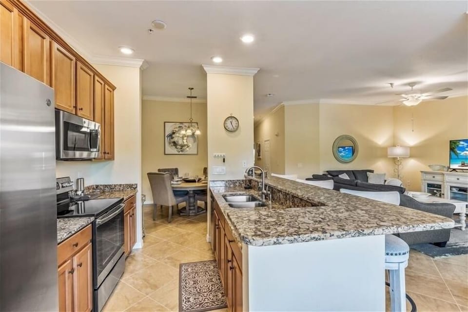 Spacious Open Floorplan, Dining Room / Living Room
