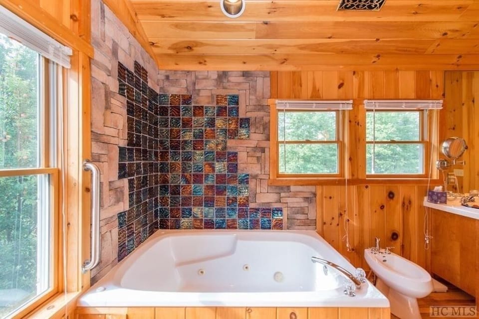 Jet tub with its own hot water tank so you  have plenty of hot water.