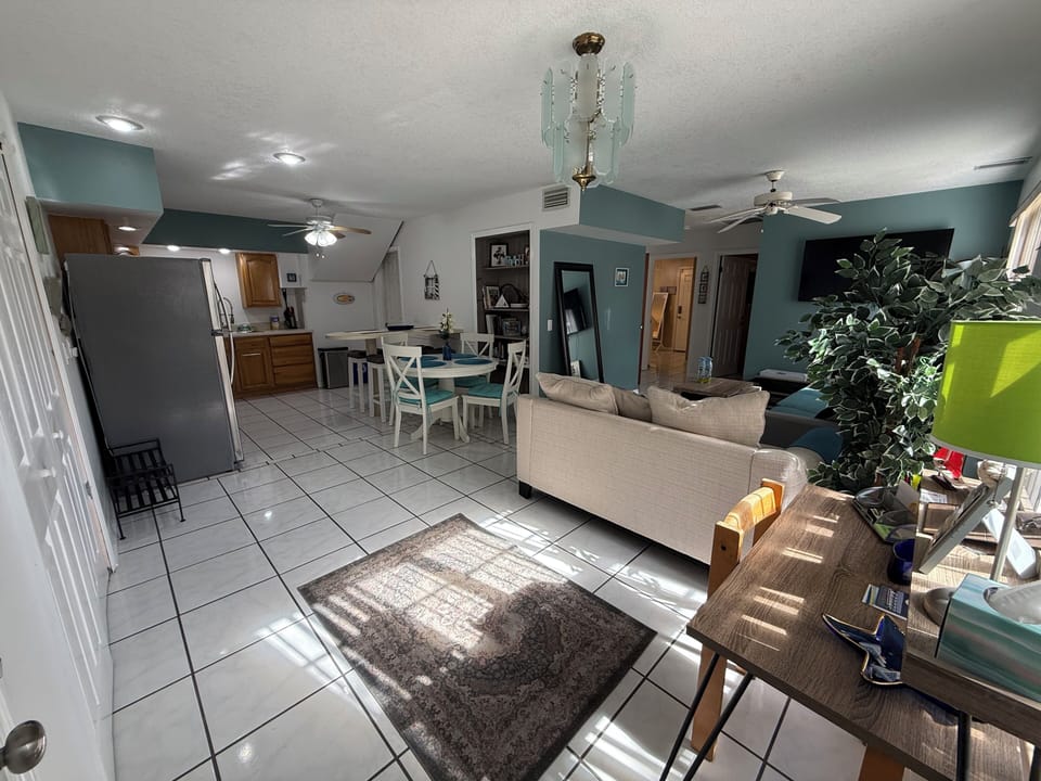 Entrance view-two dining tables-plenty of guests and visitors' areas