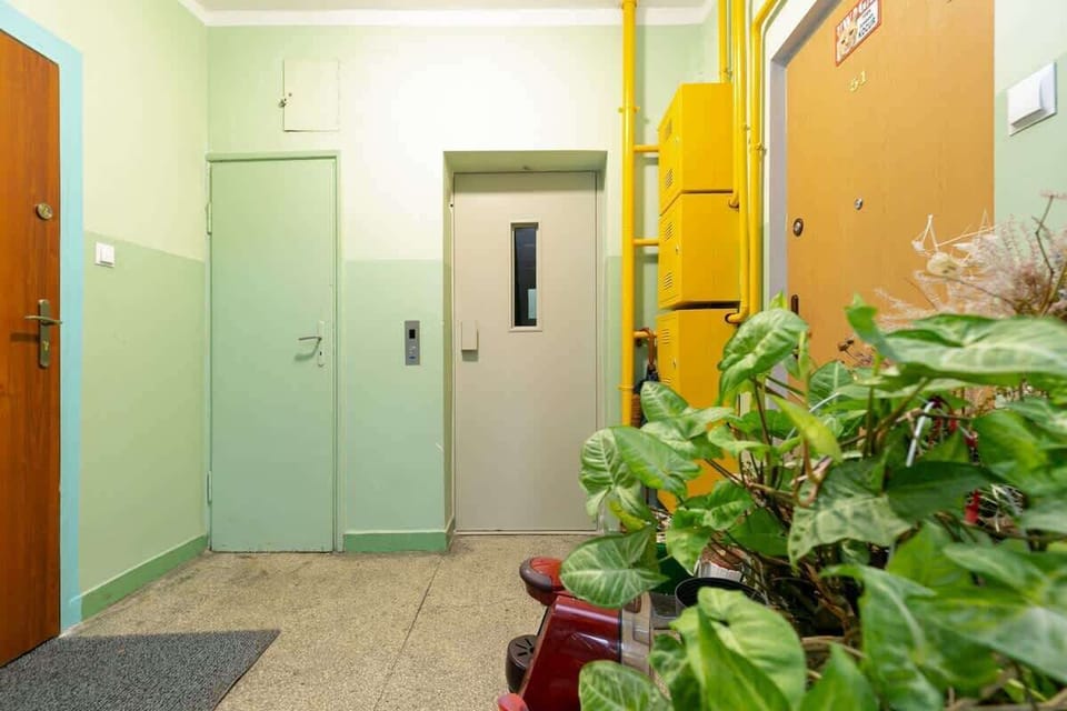 Entrance to the apartment.