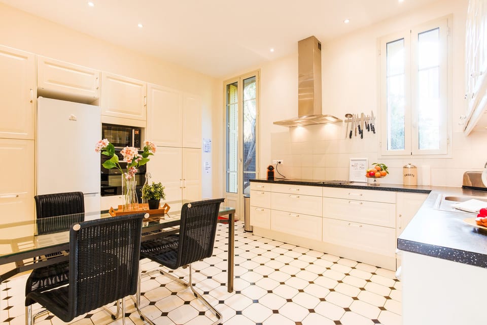 Large fitted kitchen
