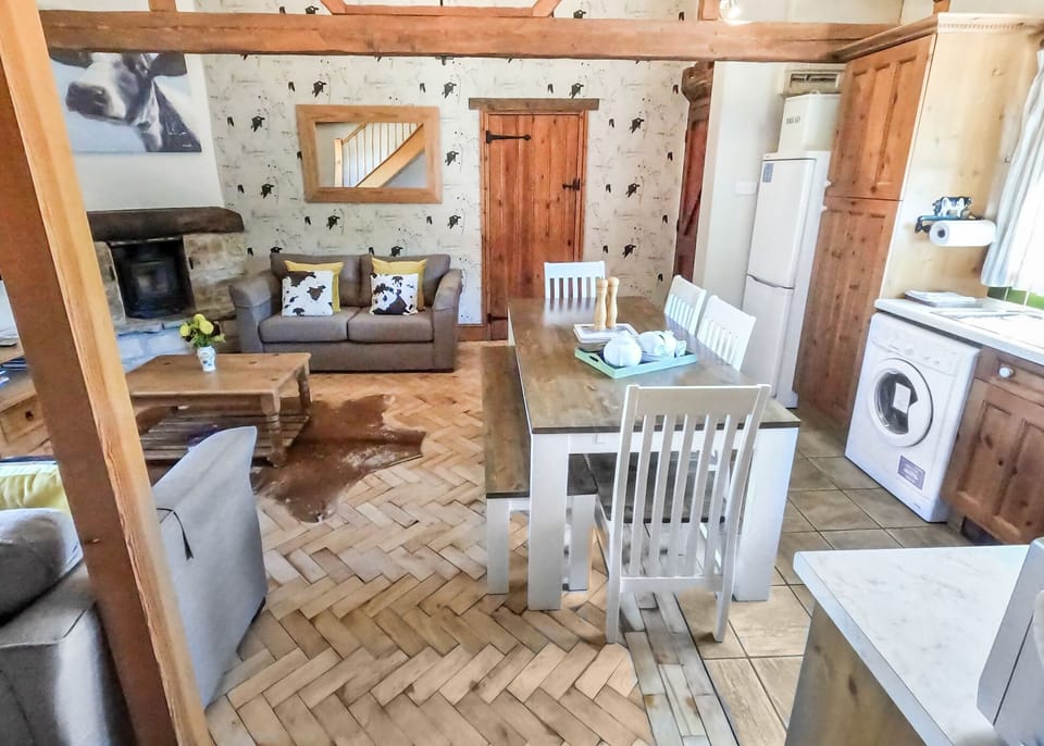 Cow Byre 1 Dining Table
