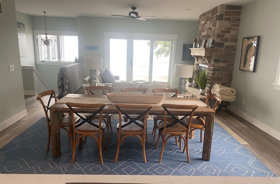 If you dine in you can still look at the water