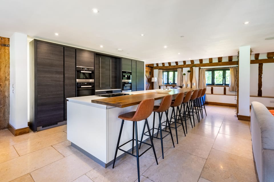 Breakfast bar and kitchen
