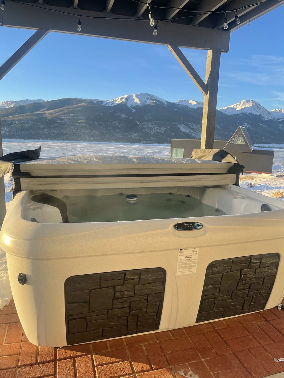 Tub views! Seats 4-7