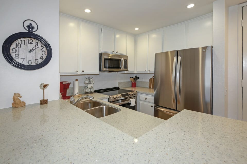 Fully stocked kitchen for all your cooking needs