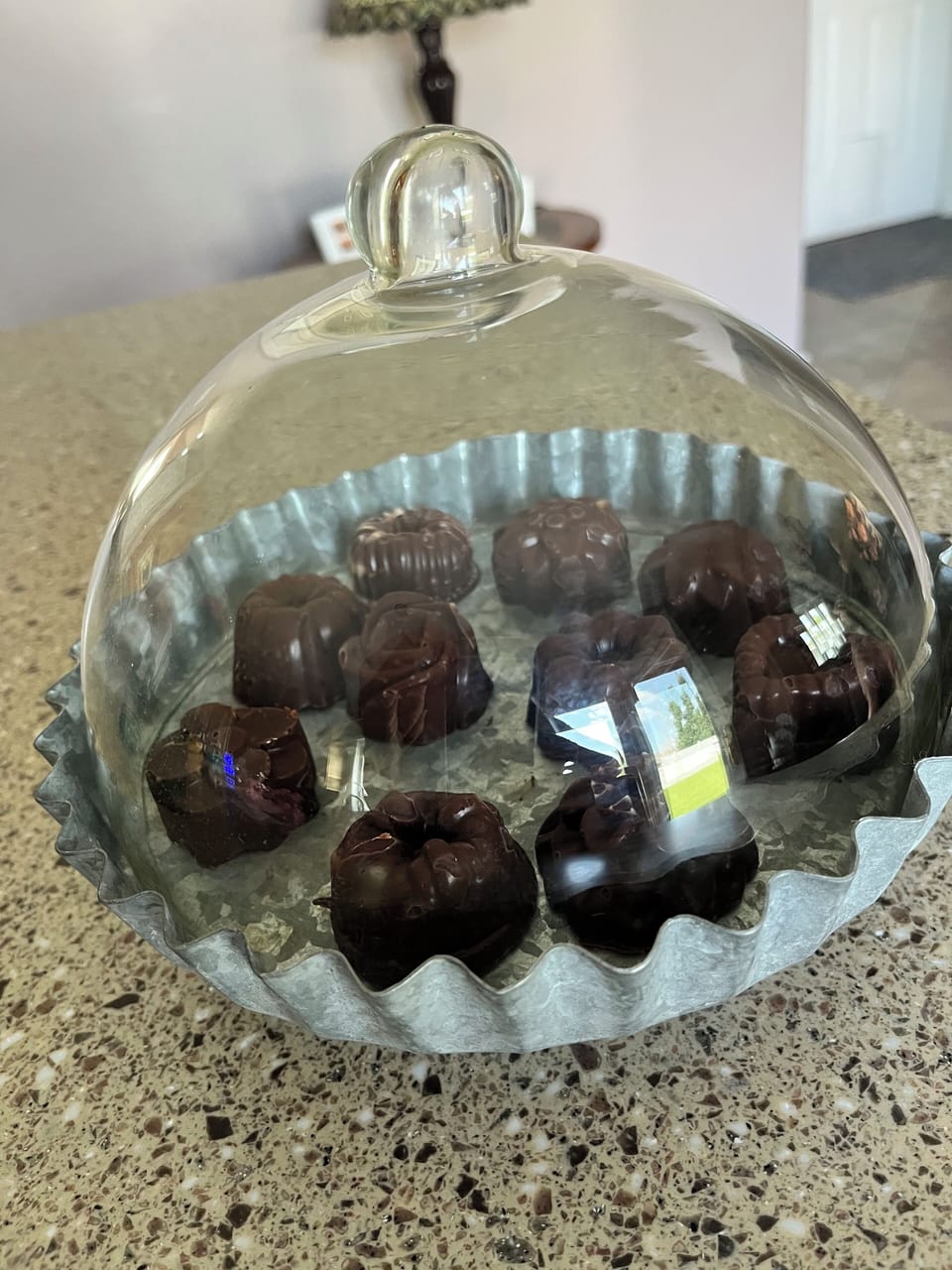 Bon appétit. Guests staying 7 days or longer will receive homemade chocolate. 