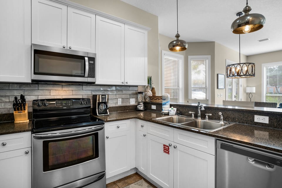 Full kitchen