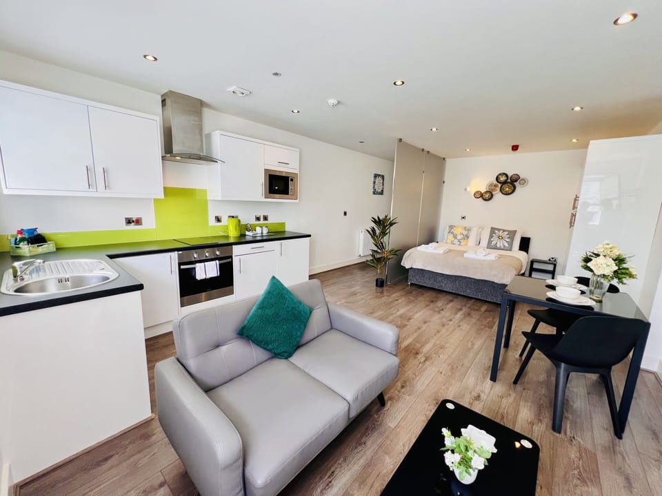 Studio 13 - Deluxe Studio Apartment 