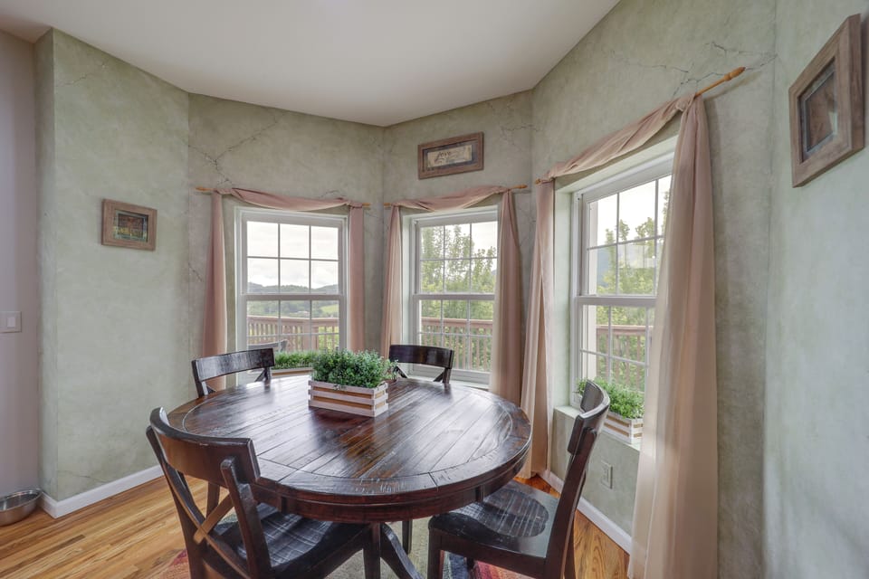 Dining Table | Dishware & Flatware Provided