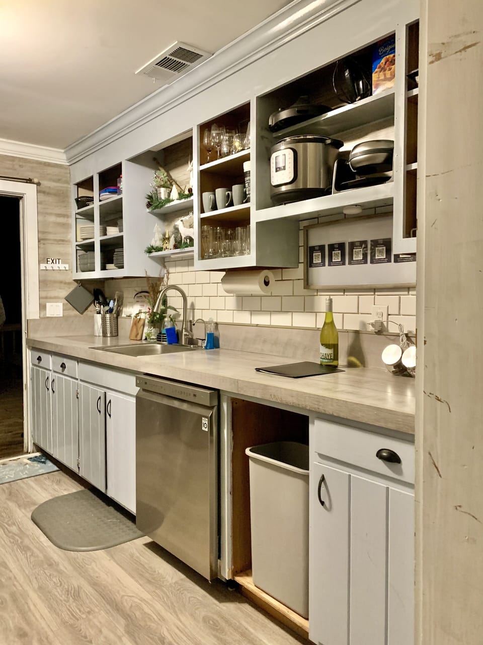 Gas Range, Microwave, Dishwasher, Coffee Maker, Waffle Maker, Filtered Water