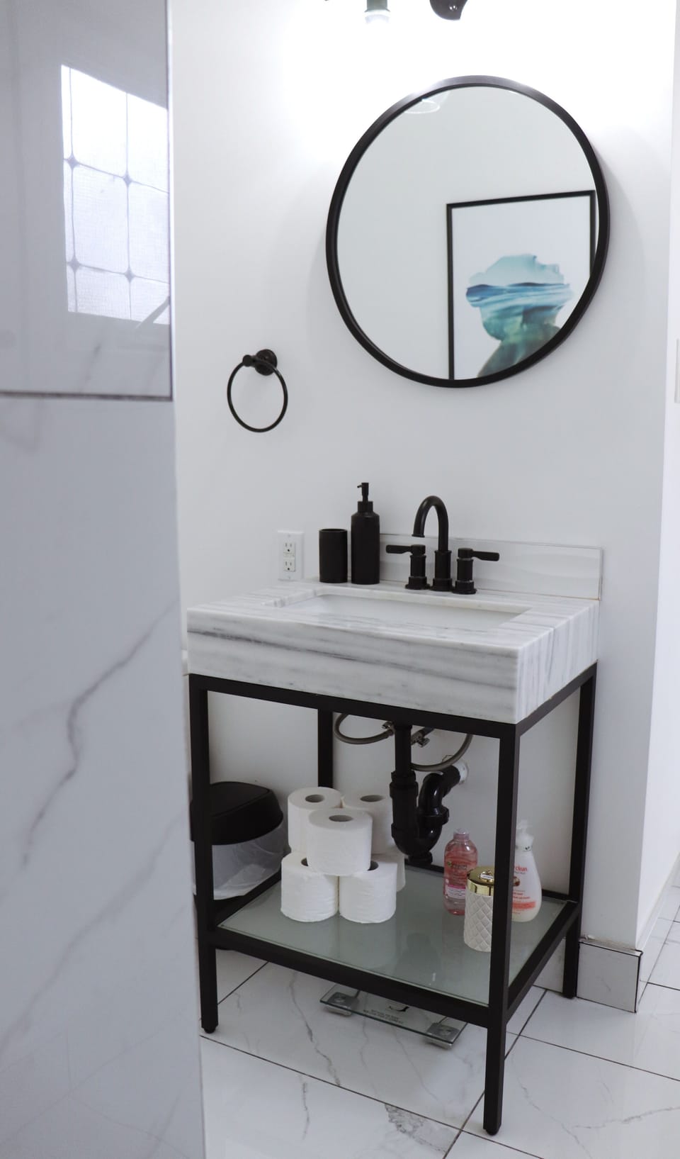 En suite bath (shower)