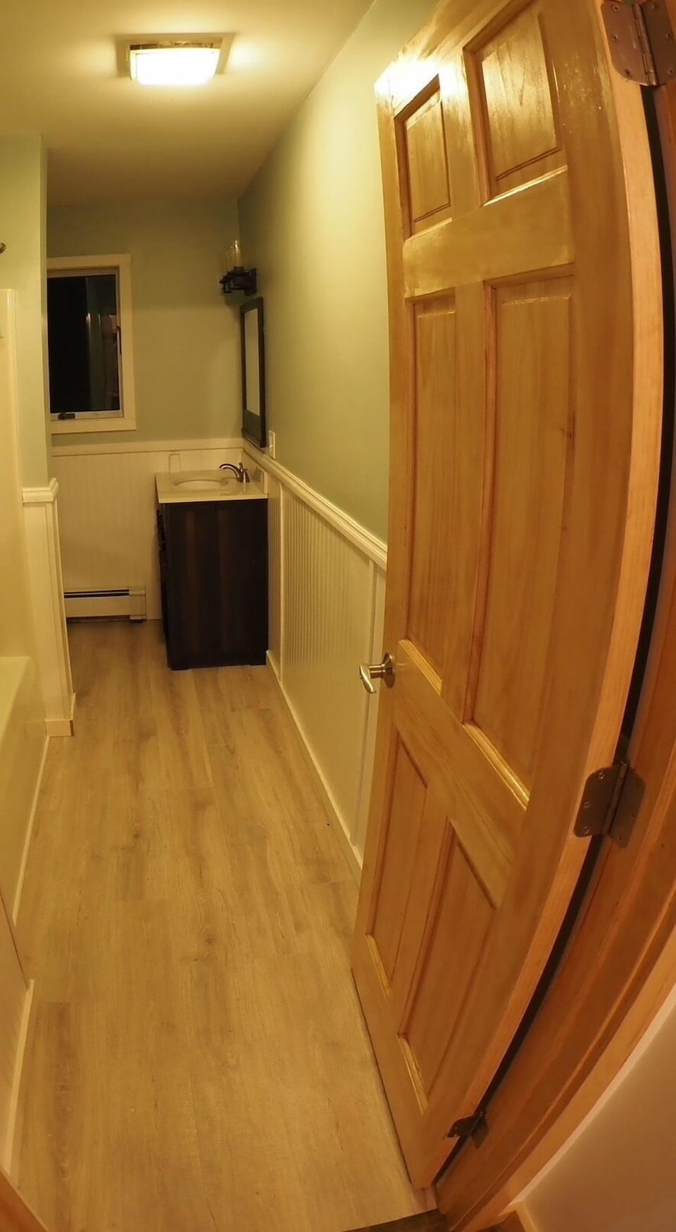 1st floor full Bathroom 