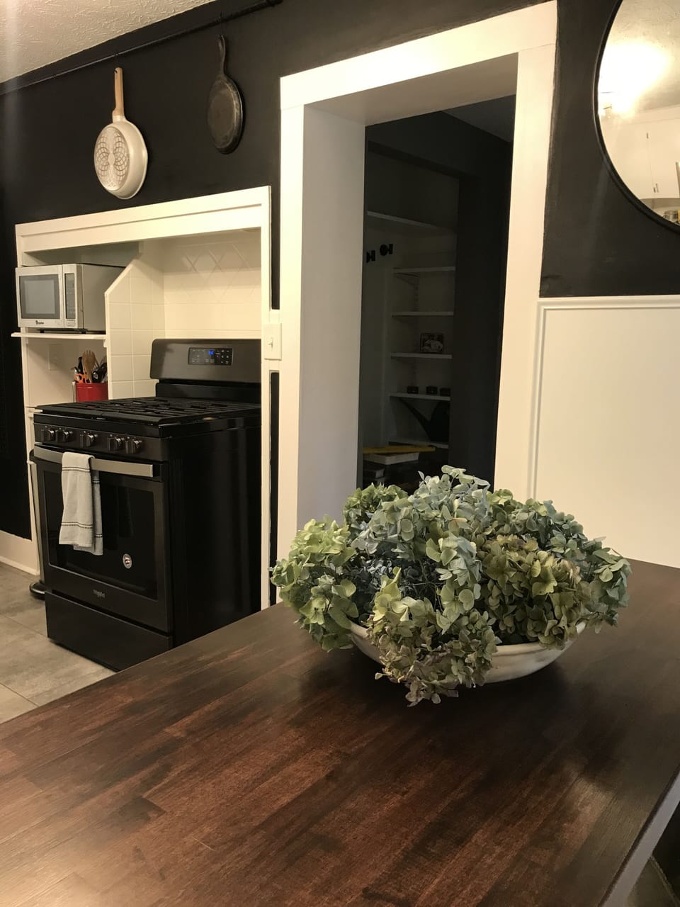 Beautiful kitchen with all you need to start your meals.