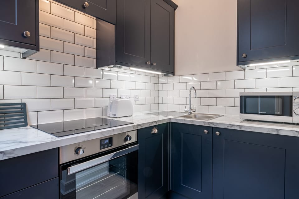 Kent Cottage - Grosvenor Court - Kendal - Kitchen 2
