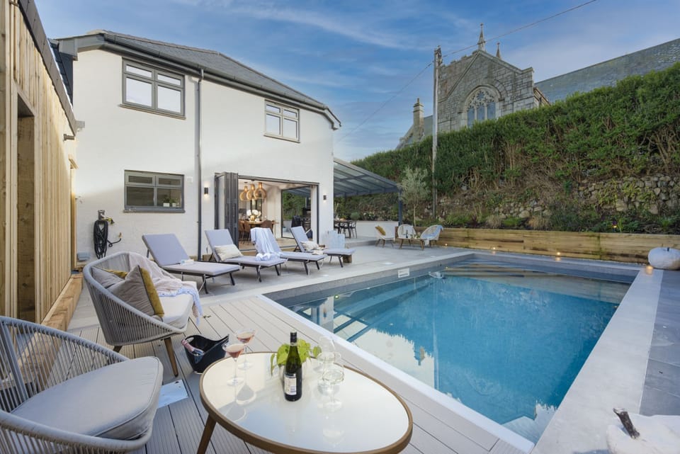 The pool outside for swimming and seating - Chy An Eglos