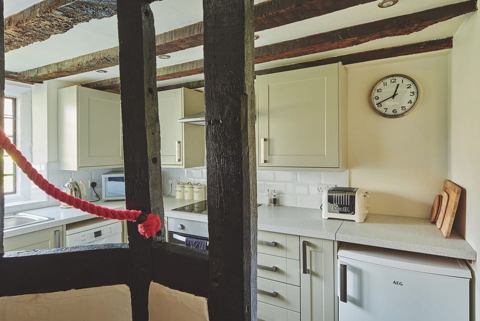 kichen- Lakeside Cottage - Cheshire cottages