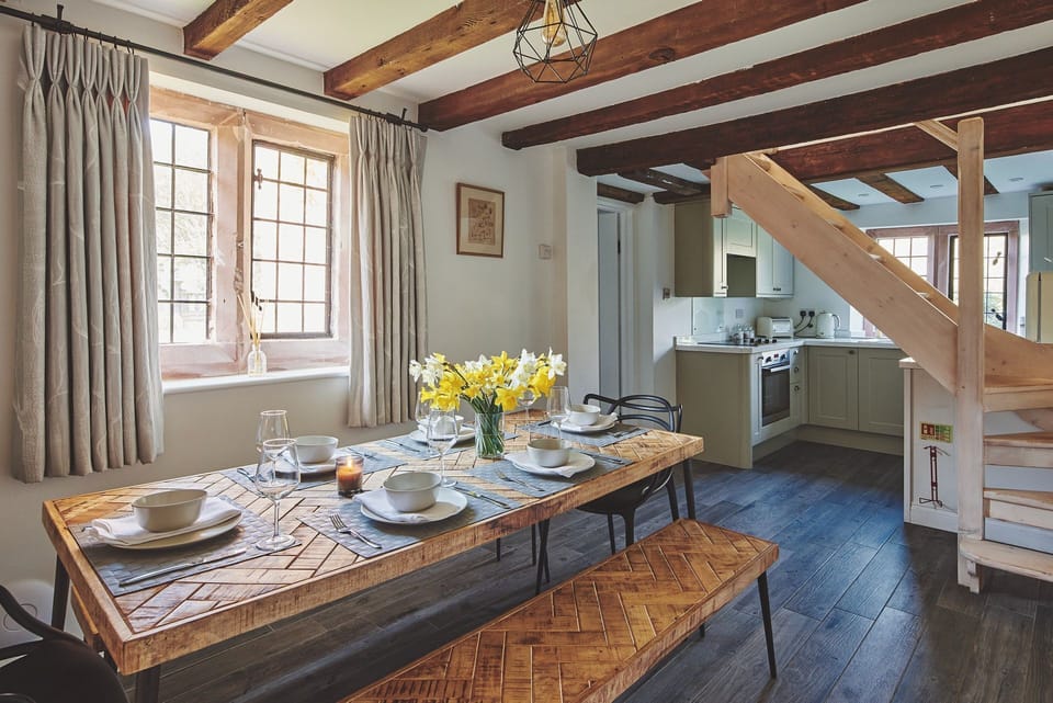 dining - Redwood Cottage - Cheshire cottages