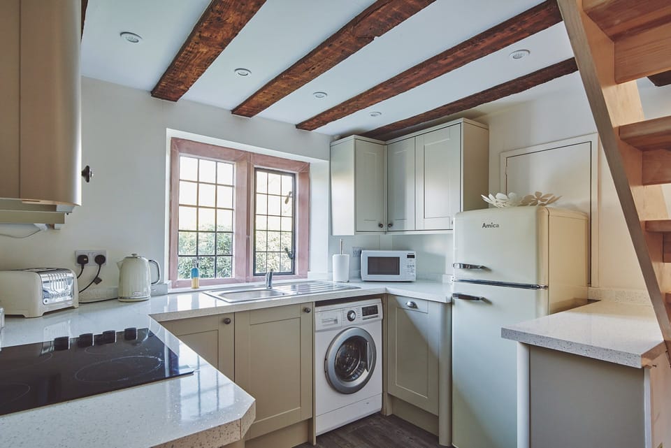 kitchen1 - Redwood Cottage - Cheshire cottages