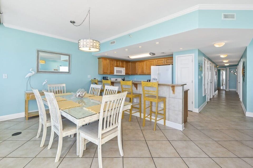 Ample dining space for 10