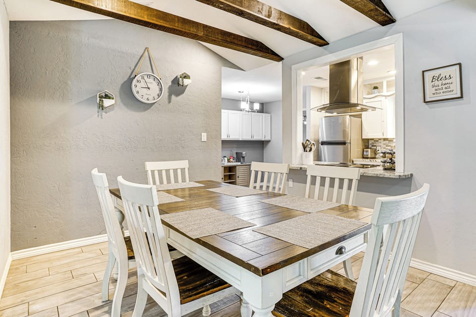 Dining Area | Dishware & Flatware Provided