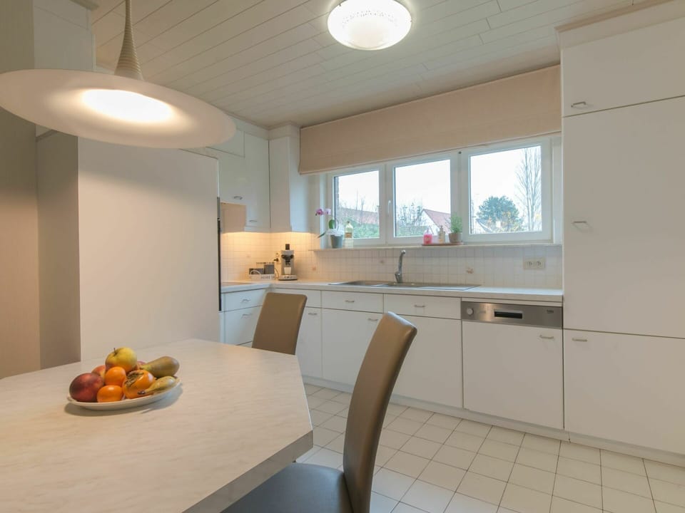 Table, Cabinetry, Furniture, Tableware, Food, Window, Building, Countertop, Wood, Lighting