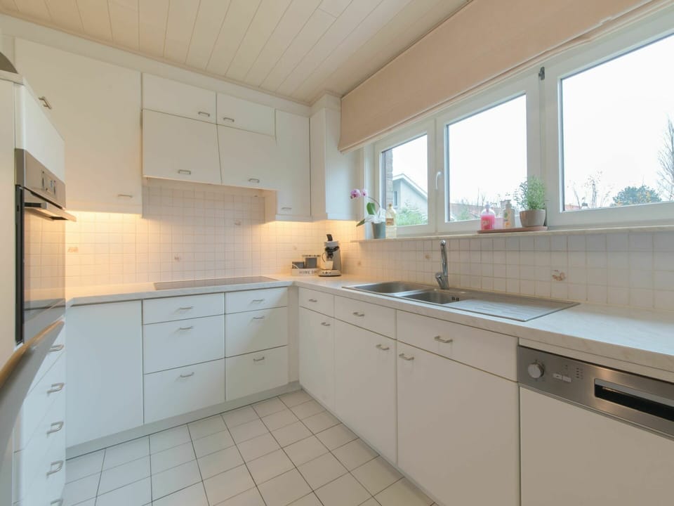 Tap, Countertop, Cabinetry, Sink, Kitchen Sink, Building, Property, Furniture, Window, Plumbing Fixture