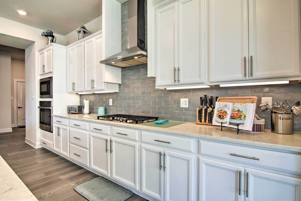 Fully Equipped Kitchen | Pots & Pans